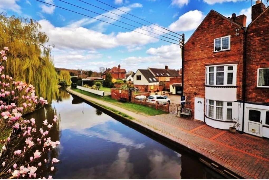 Hidden Gem Canal Facing Retreat With Lovely Walks Hopwas Esterno foto