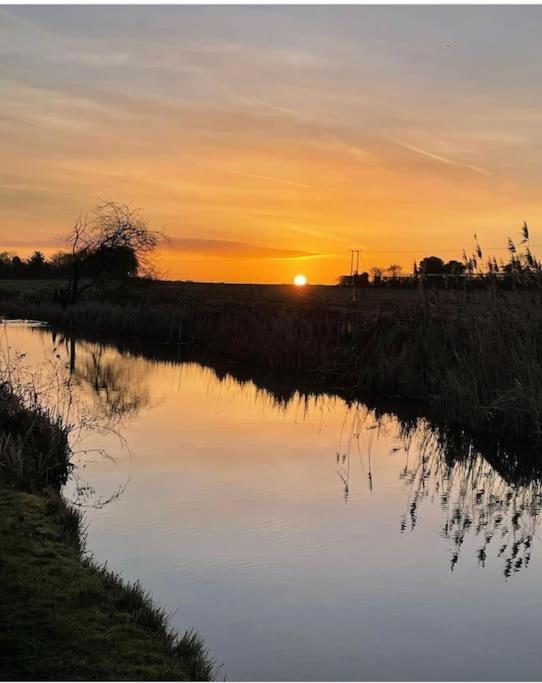 Hidden Gem Canal Facing Retreat With Lovely Walks Hopwas Esterno foto